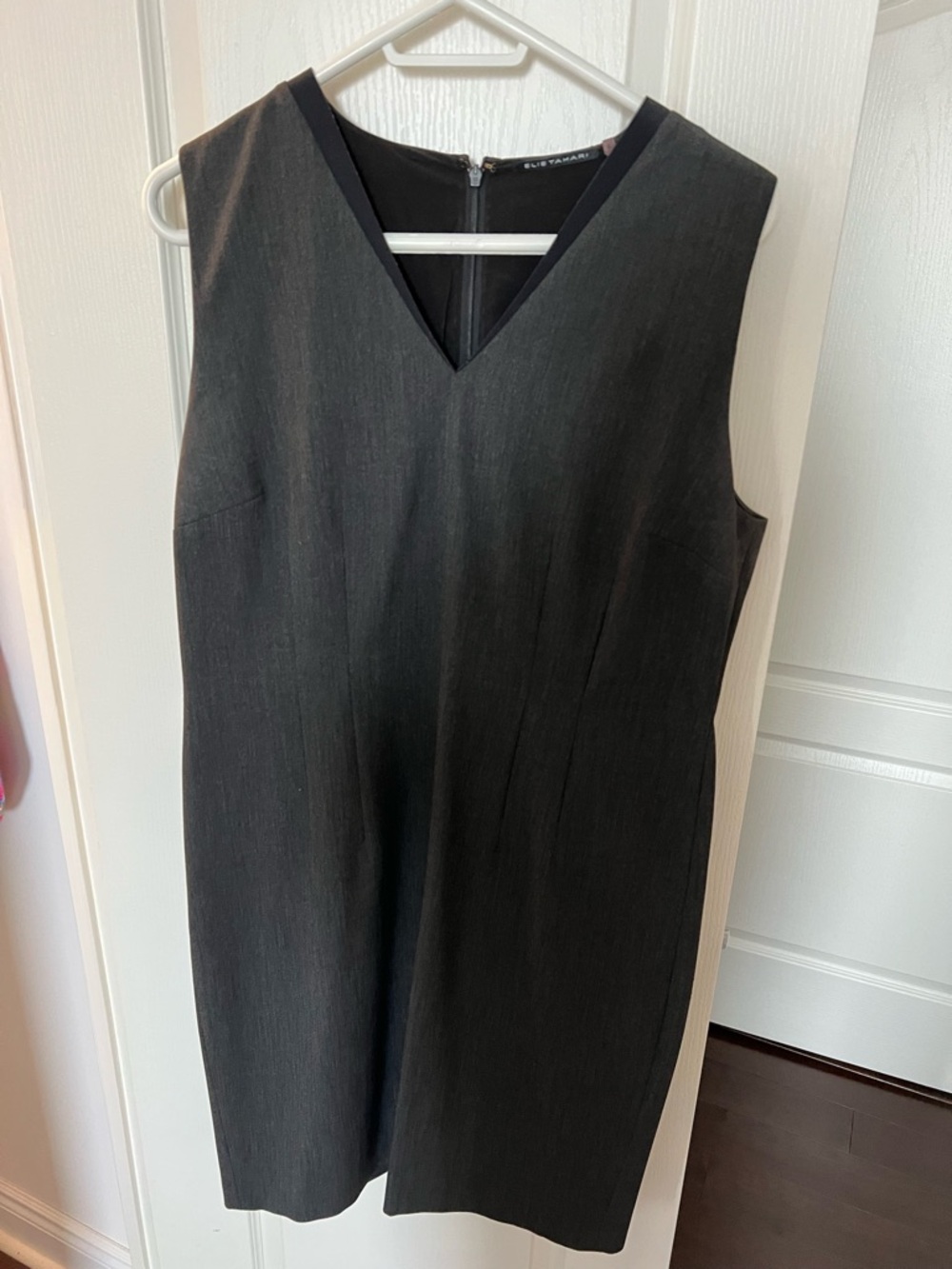 Elie Tahari Charcoal V-Neck Midi sleeveless Dress. Elegant and chic!